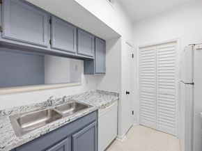 6500 Harbor Town Drive 3208, Houston TX 77036