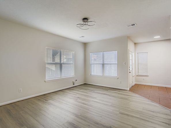 826 Forest Hillside Lane, Houston TX 77067