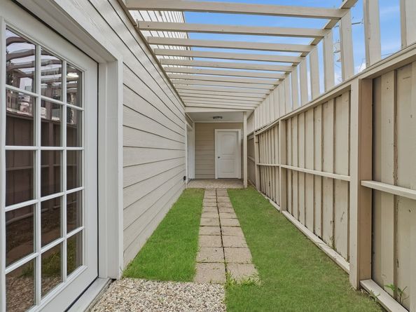 2243 W Alabama Street 10, Houston TX 77098