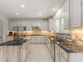 7 Stickley Court, The Woodlands TX 77382