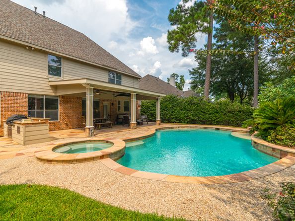 7 Stickley Court, The Woodlands TX 77382