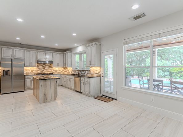 7 Stickley Court, The Woodlands TX 77382