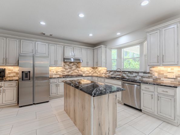 7 Stickley Court, The Woodlands TX 77382