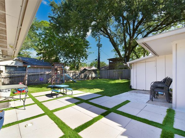 4402 Fallbrook Drive, Houston TX 77018