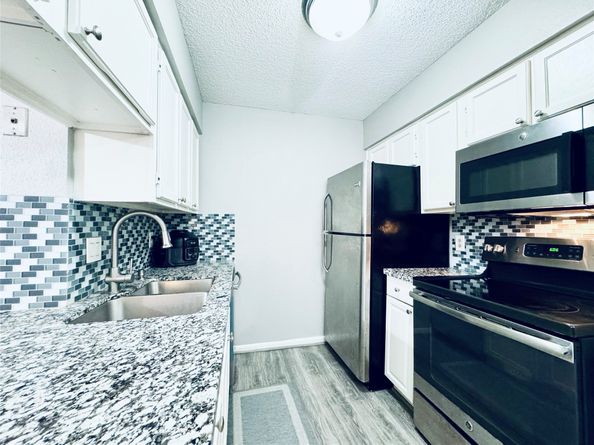 2120 El Paseo Street 3007, Houston TX 77054