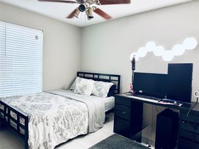 2120 El Paseo Street 3007, Houston TX 77054