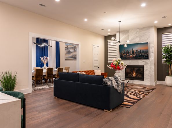 915 Thompson Street, Houston TX 77007