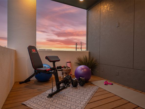 915 Thompson Street, Houston TX 77007