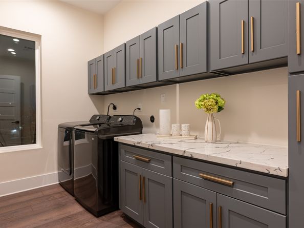 915 Thompson Street, Houston TX 77007