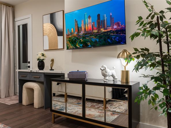 915 Thompson Street, Houston TX 77007