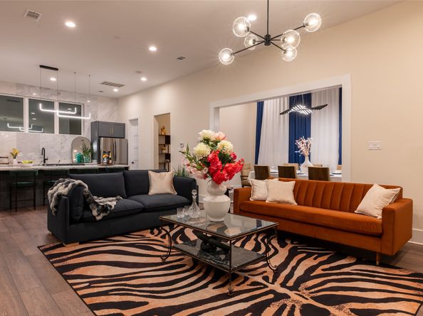 915 Thompson Street, Houston TX 77007