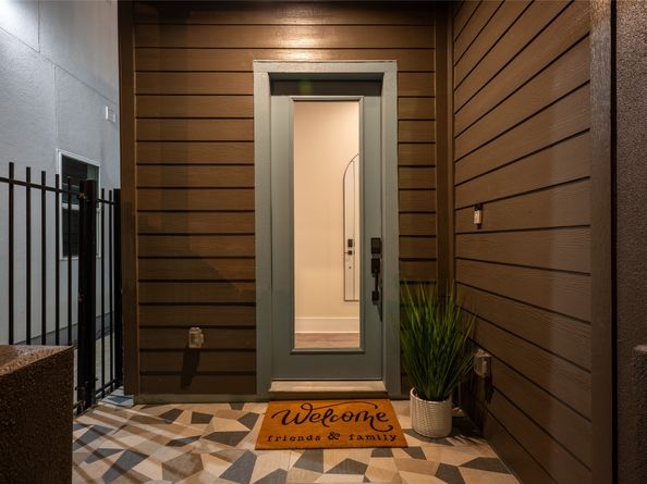 915 Thompson Street, Houston TX 77007