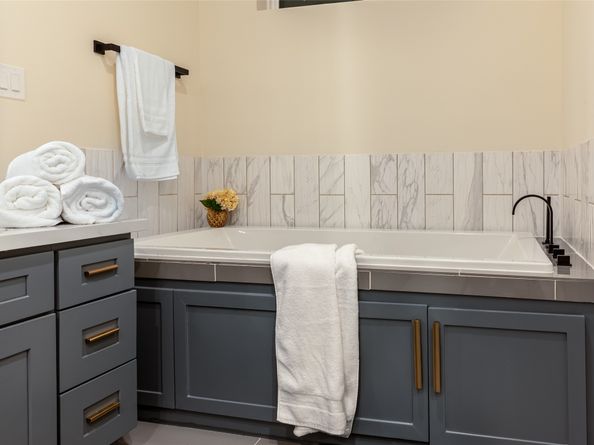 915 Thompson Street, Houston TX 77007