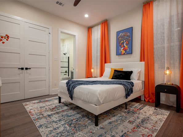 915 Thompson Street, Houston TX 77007