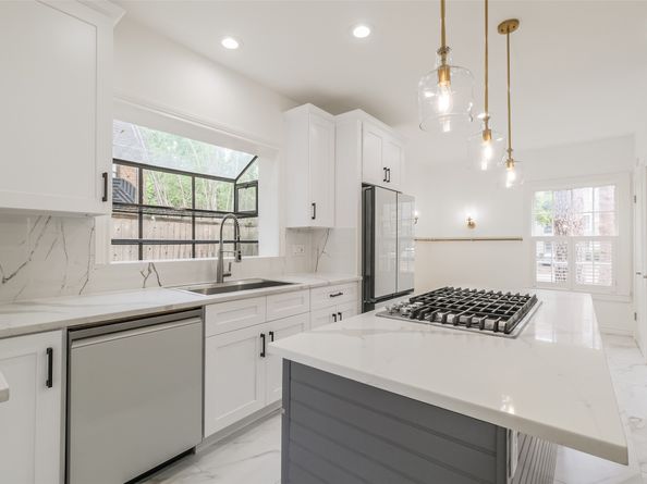 2201 Maroneal Street, Houston TX 77030