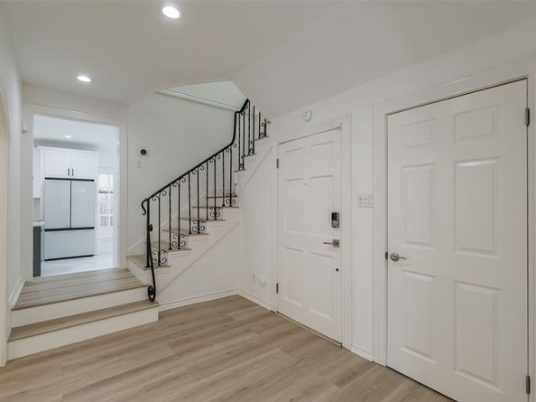 2201 Maroneal Street, Houston TX 77030