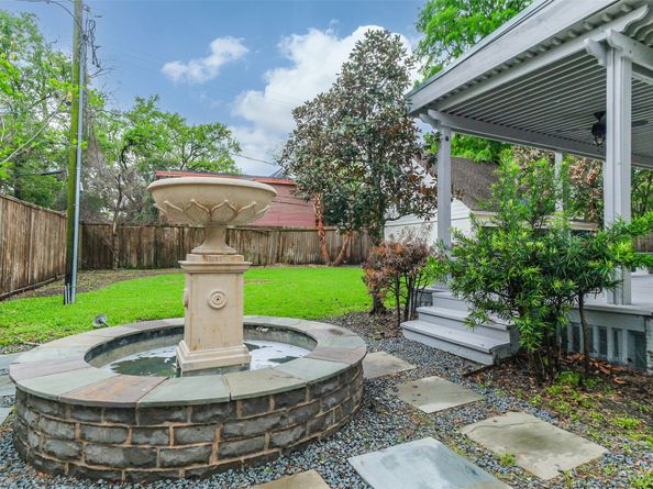 2201 Maroneal Street, Houston TX 77030