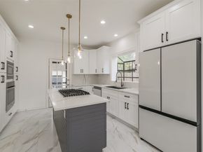 2201 Maroneal Street, Houston TX 77030