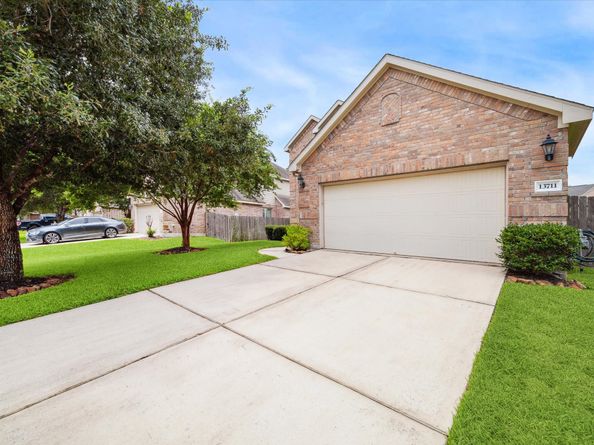13711 Mckinney Creek Lane, Houston TX 77044