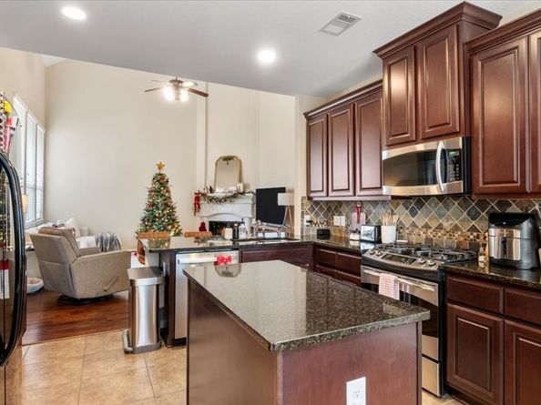 7 Tallgrass Way, Spring TX 77389