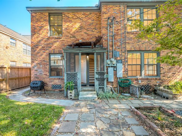 2308 Blodgett Street, Houston TX 77004