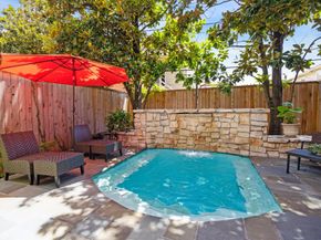 2207 Dunraven Lane, Houston TX 77019