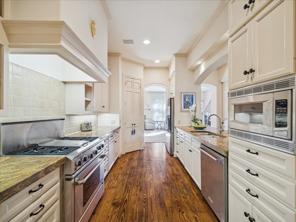 2207 Dunraven Lane, Houston TX 77019