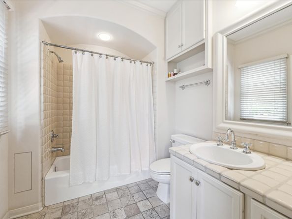 2207 Dunraven Lane, Houston TX 77019