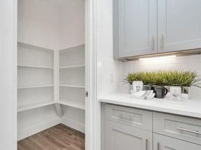 405 Alvia Run Lane, Houston TX 77018