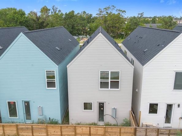 405 Alvia Run Lane, Houston TX 77018