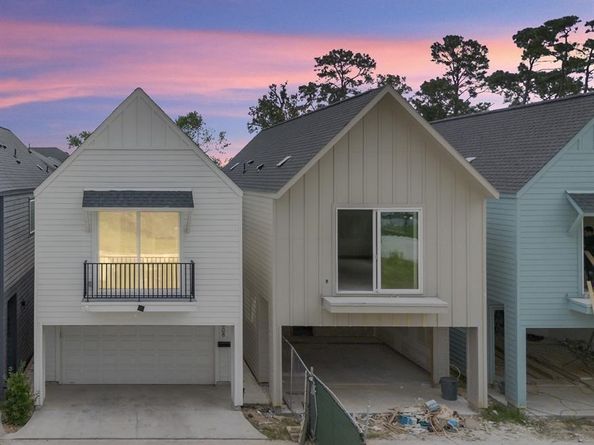 405 Alvia Run Lane, Houston TX 77018