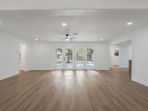 5443 Willowbend Boulevard, Houston TX 77096