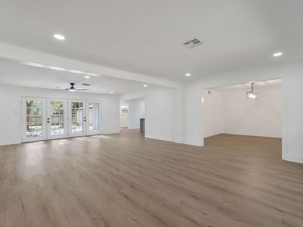 5443 Willowbend Boulevard, Houston TX 77096