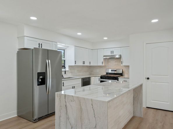 5443 Willowbend Boulevard, Houston TX 77096