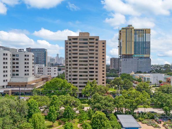 1400 Hermann Drive 11E, Houston TX 77004