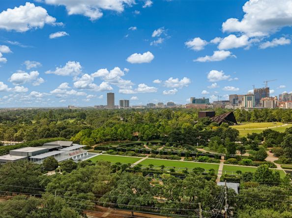 1400 Hermann Drive 11E, Houston TX 77004