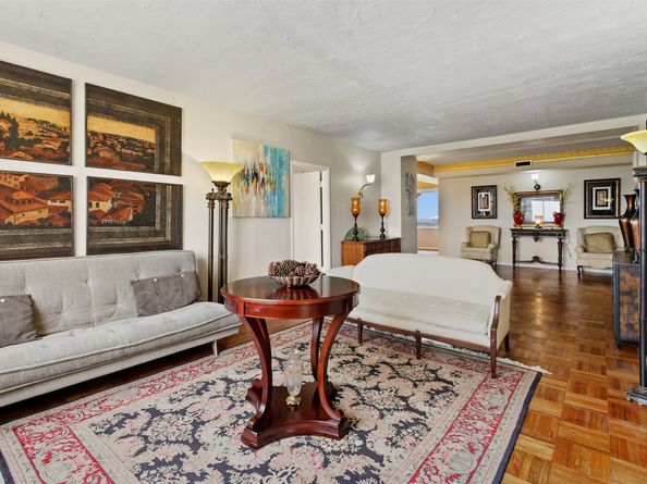 1400 Hermann Drive 11E, Houston TX 77004