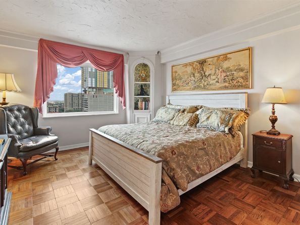 1400 Hermann Drive 11E, Houston TX 77004