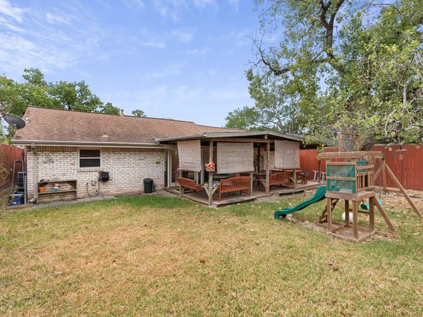 6338 Maple Hill Drive, Houston TX 77088
