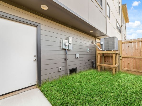 11096 N Hoa Sen Circle, Houston TX 77072