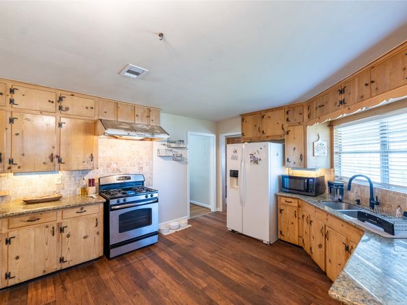 1733 Creek Drive, Houston TX 77055