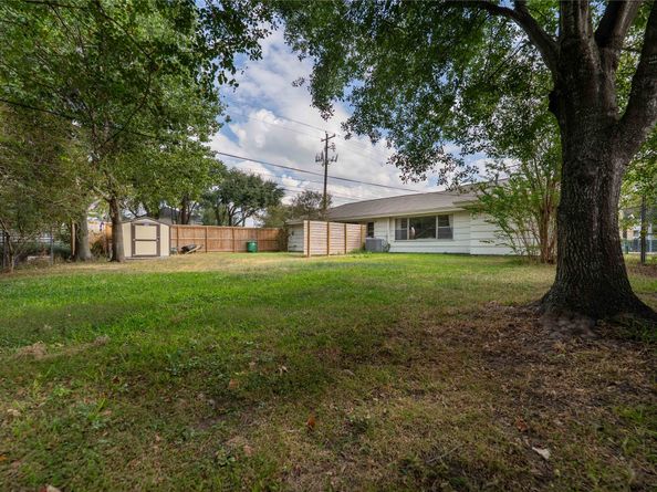 1733 Creek Drive, Houston TX 77055