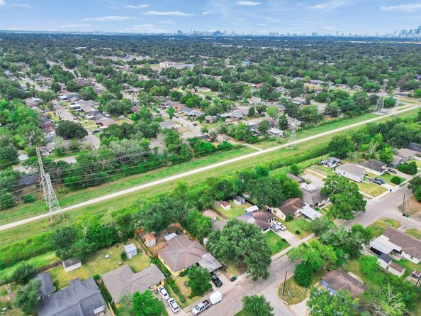 7914 Belbay Street, Houston TX 77033