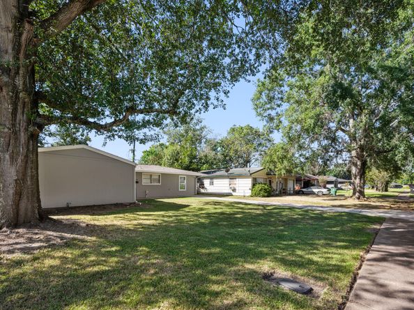 6138 Kenilwood Drive, Houston TX 77033