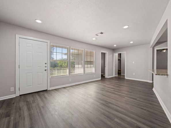 6138 Kenilwood Drive, Houston TX 77033