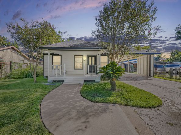 2422 Deutser Street, Houston TX 77093