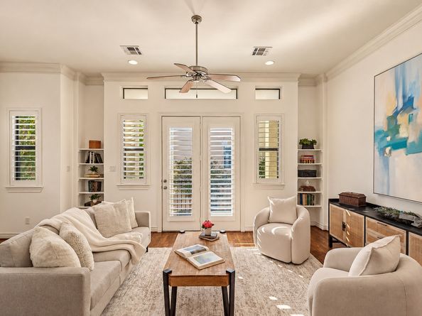 1102 Sherwood Run, Houston TX 77043