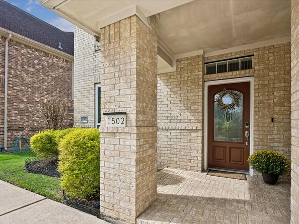 1502 Lakeside Enclave Drive, Houston TX 77077