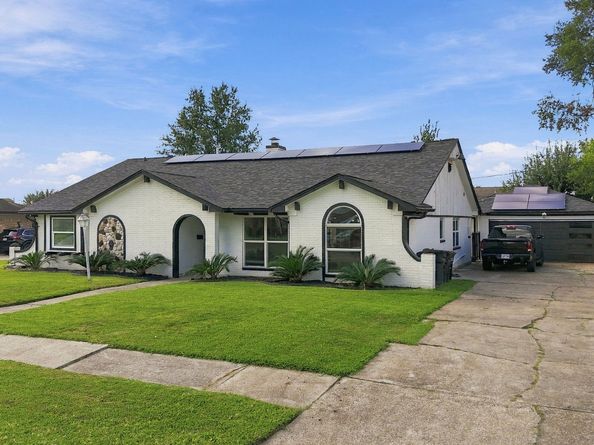326 Kingscourt Drive, Houston TX 77015
