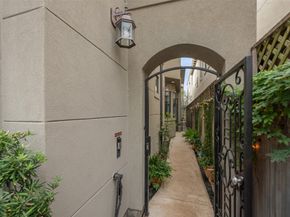 2026 Elmen Street, Houston TX 77019